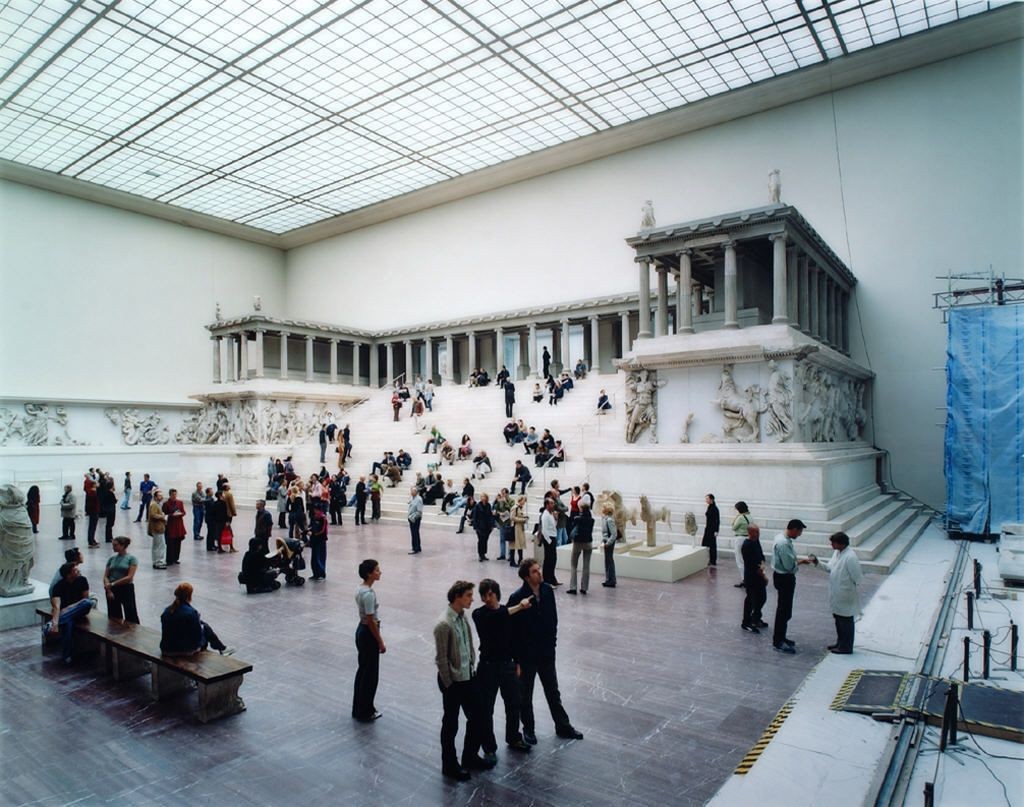 Thomas Struth, Pergamon Museum 1, Berlin, 2001, 2001, © Thomas Struth