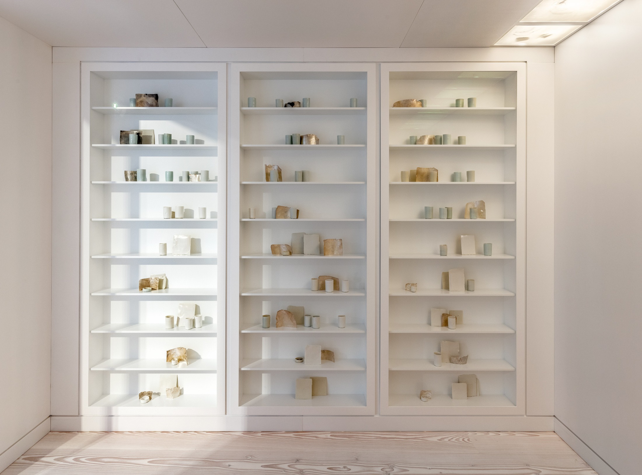 Installation view: Playing with Fire: Edmund de Waal and Axel Salto,CLAY, Museum of Ceramic Art Denmark, Middelfart, 2023, photo: Ole Akhoej