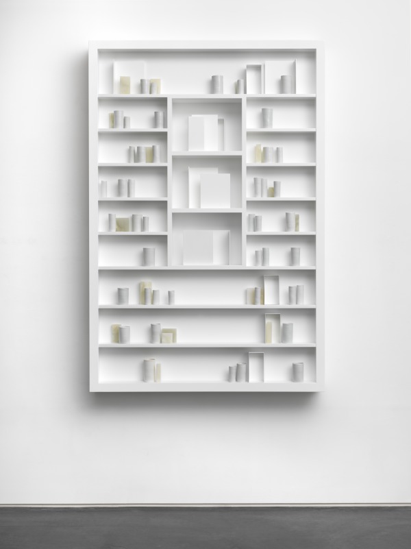 Edmund de Waal psalm, IV, 2019, photo: Mike Bruce, courtesy of the artist and the National Library of Israel, © Edmund de Waal
